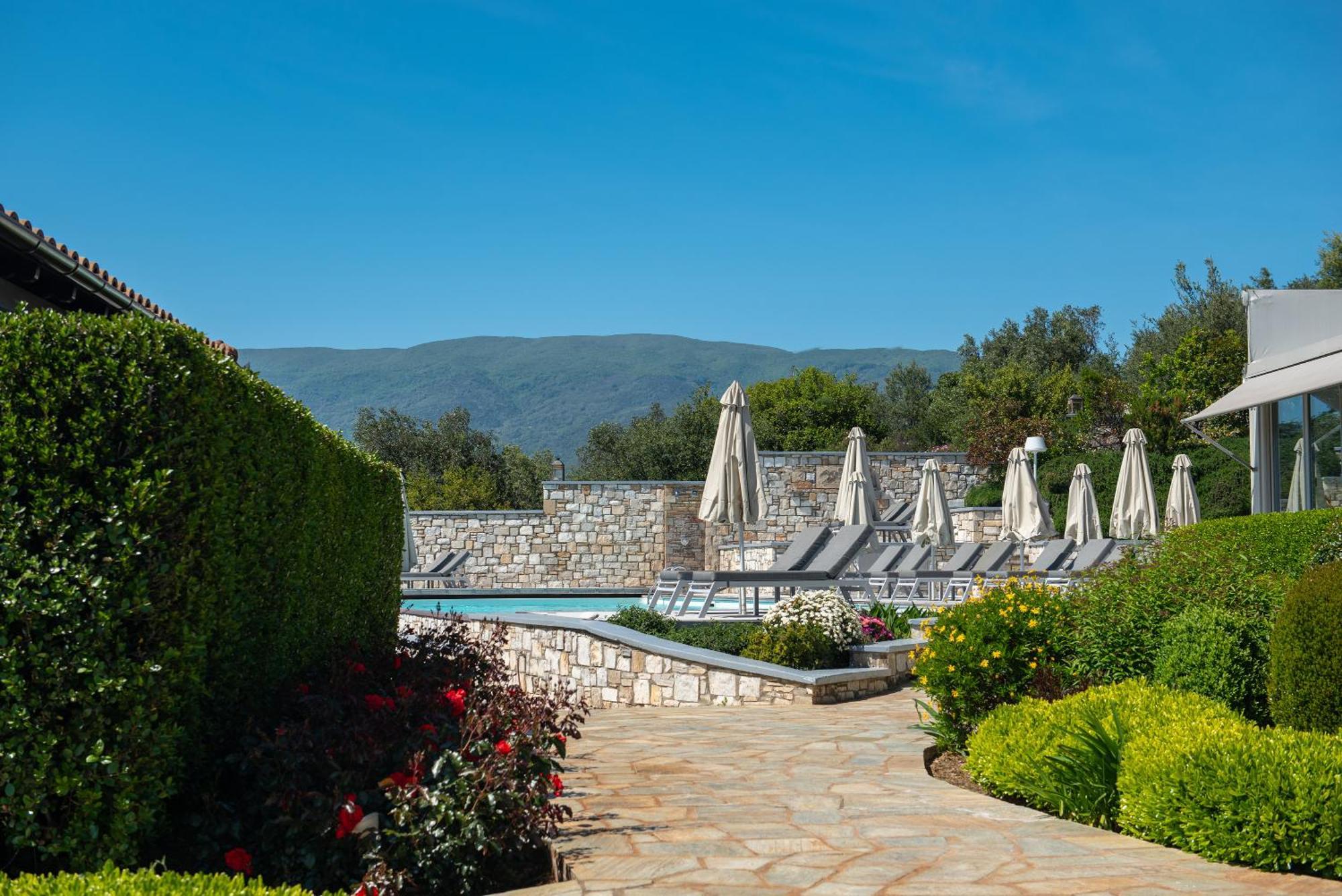 Karavia Lux Inn Áfissos Exterior foto